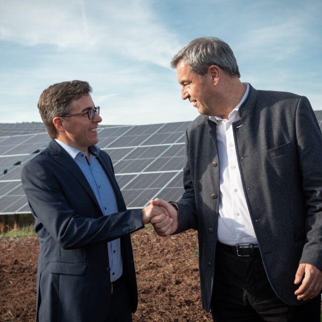 Dr. Markus Söder bei der Inbetriebnahmefeier des Solarparks in Bundorf am 28.09.23 mit Pascal Lang