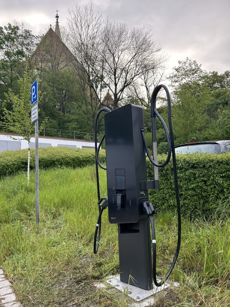 Parkplatz West Schnelllader